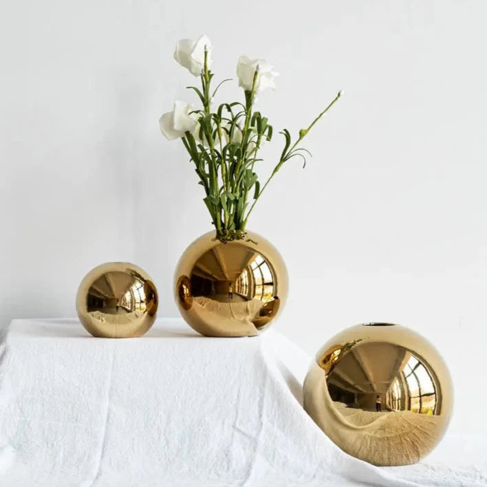 Plated Golden Ball Ceramic Vase – Artistic Flower Pot for Home Décor, Hydroponic Vases, and Ornament Gifts